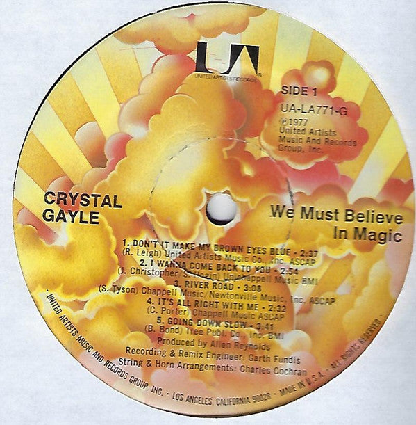 Crystal Gayle : We Must Believe In Magic (LP, Album, Sun)